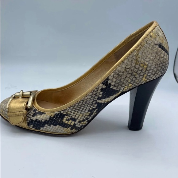 Michael Kors gold color pump shoes - Picture 3 of 6